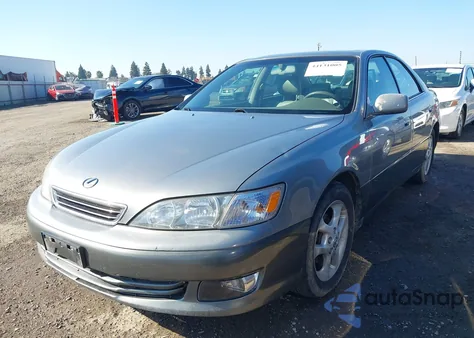 2000 Lexus Es 300 from USA, damaged, VIN JT8BF28G9Y5099807